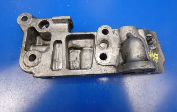Mercedes-Benz CLA C117 X117 W117 Engine mounting bracket A6512200607