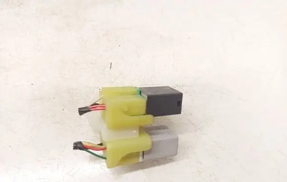 Toyota Avensis T250 Fuse box set 9008087019