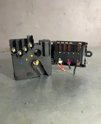 Mercedes-Benz E W211 Fuse module A2115461141 PA6GF15 822383