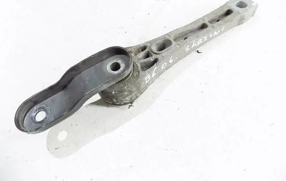 Volkswagen PASSAT B6 Engine mount bracket