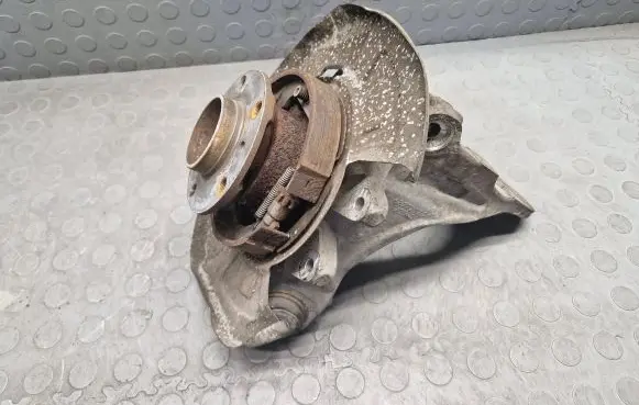 BMW X5 F15 Rear wheel hub 6877217