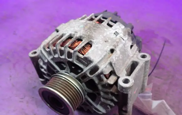 Volkswagen Tiguan Generator/alternator 06J903023C