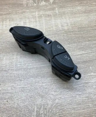 Ford Focus Windscreen/window heater switch 98AG19A945BG