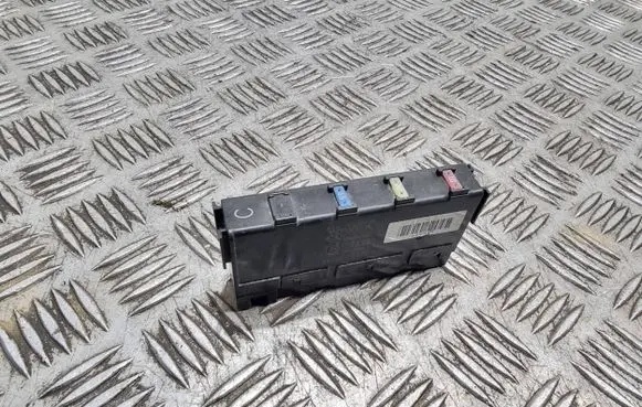 Toyota Yaris Fuse module 8264147020 72818502