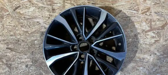 Toyota Avensis T270 R17 alloy rim K950567