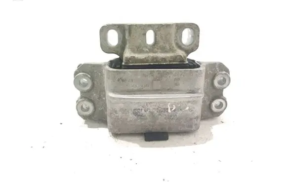 Volkswagen PASSAT B6 Engine mount bracket 3C0199555