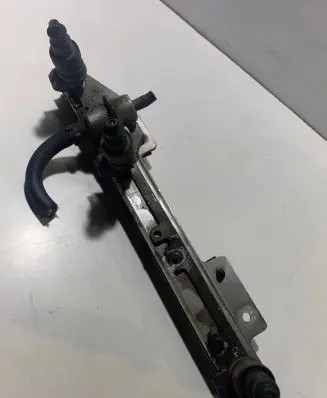 Volvo S40, V40 Fuel main line pipe