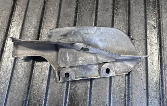 Land Rover Discovery 5 Fender end trim HPLA11778AA