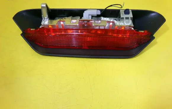 Toyota Yaris Third/center stoplight 52008