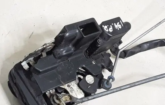 Mazda 626 Front door lock 1528007071