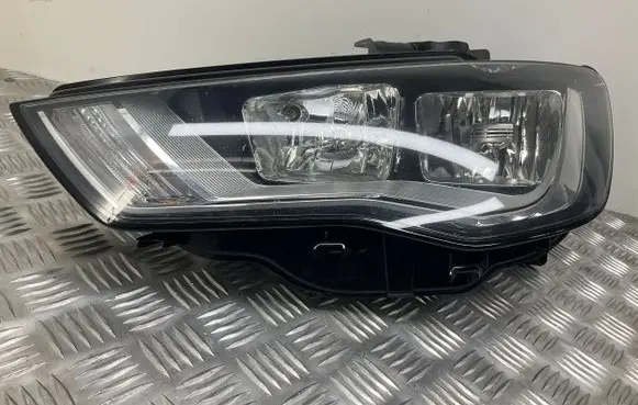 Audi A3 S3 8V Headlight/headlamp 8V0941003A