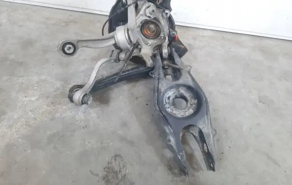 Mercedes-Benz CLS C218 X218 Rear wheel hub spindle/knuckle 