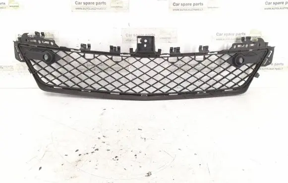 Mercedes-Benz C W204 Front bumper lower grill 2048851324 A2048851324