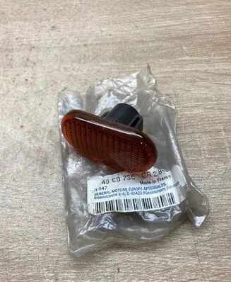 Renault Clio II Front fender indicator light 7700822136
