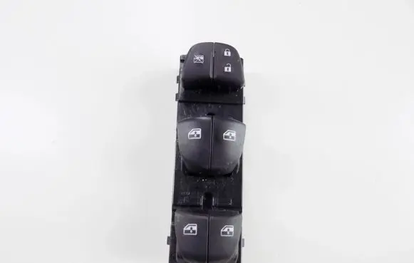 Nissan Qashqai Electric window control switch
