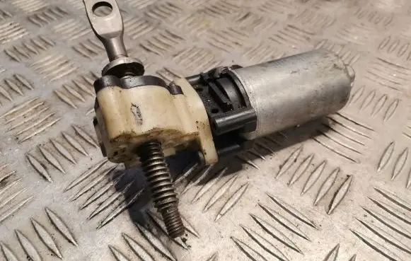 Lexus IS 220D-250-350 Seat adjustment motor 8582033020