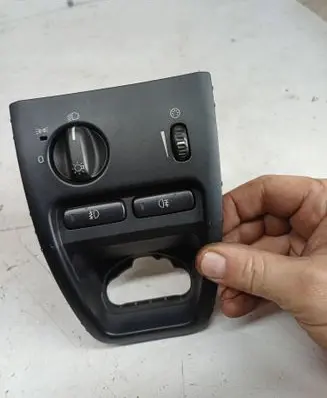 Volvo XC90 Light switch 8685450