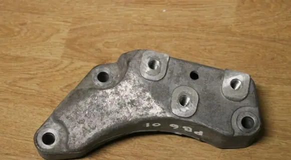 Volkswagen PASSAT B6 Engine mounting bracket 1K0199117