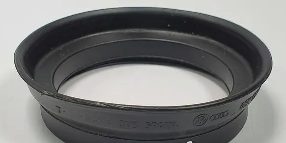 Audi A4 S4 B8 8K Oil fill pipe 06H133287