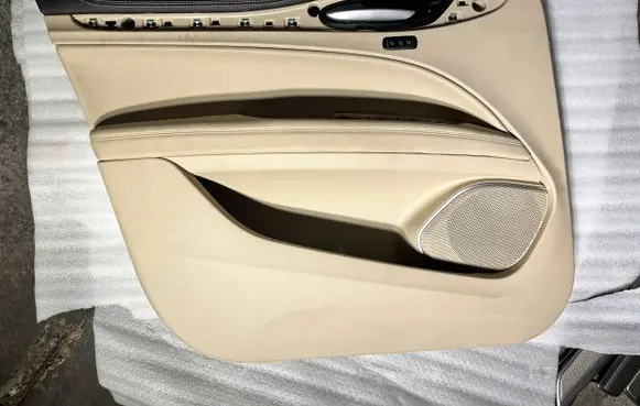 Alfa Romeo Stelvio Front door card panel trim braknumeruczci