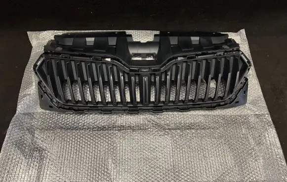 Skoda Fabia Mk3 (NJ) Front bumper upper radiator grill 6V0853653C