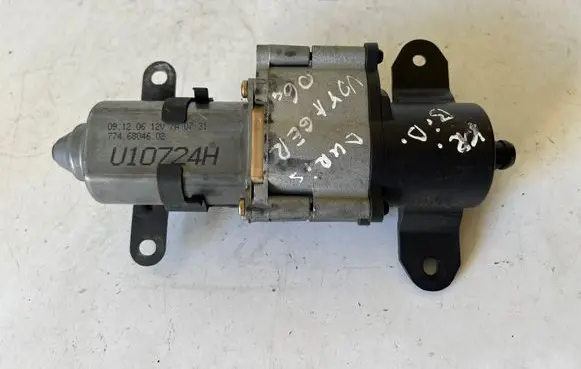 Chrysler Voyager Sliding door motor 7746804602