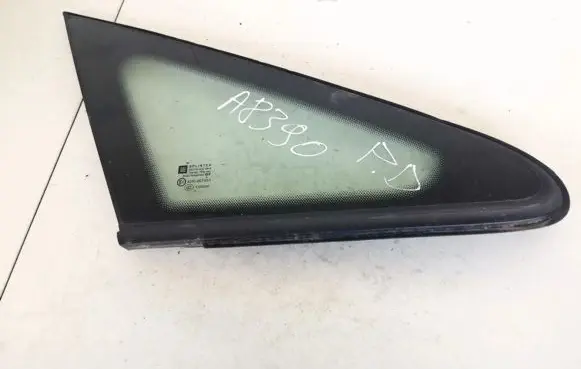 Opel Zafira B Front triangle window/glass 