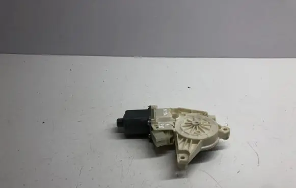 Mercedes-Benz A W176 Front door window regulator motor A2469065200