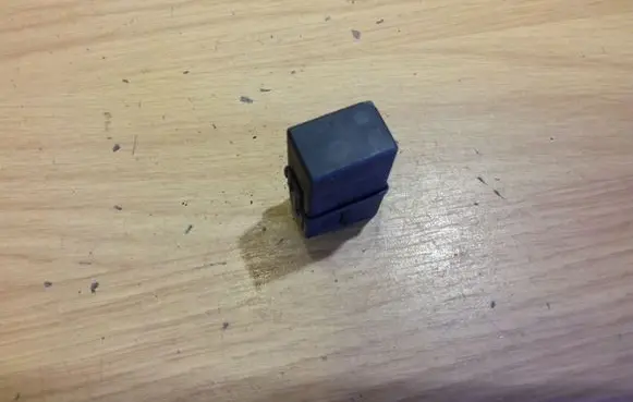Volvo S40, V40 Other relay MB953382 030