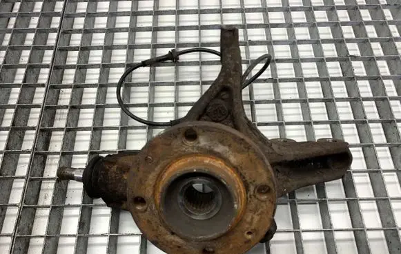 Front wheel hub spindle knuckle