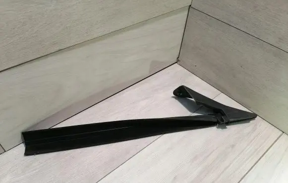 Mini One - Cooper F56 F55 Front door glass trim molding 7299990