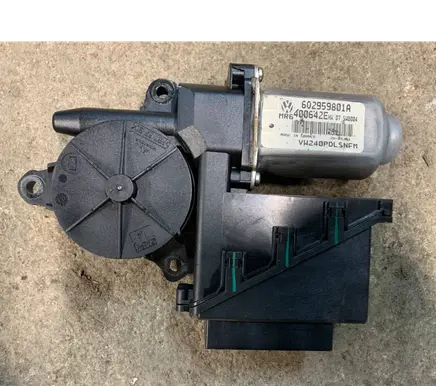 Volkswagen Polo Front door window regulator motor 6Q2959801A 07SW0004 400642E