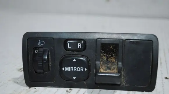 Toyota Corolla E120 E130 Tailgate/trunk/boot open switch 