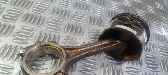 Hyundai Getz Piston with connecting rod 158EB