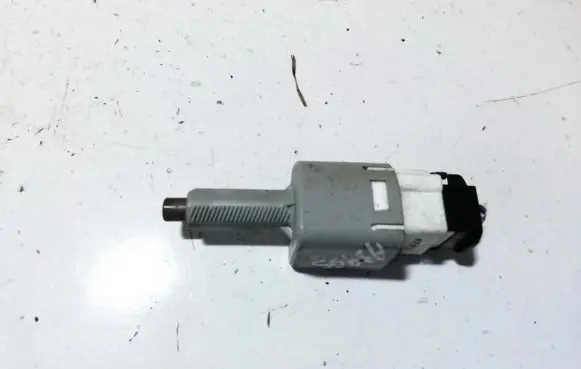 Toyota RAV 4 (XA30) Brake pedal sensor switch