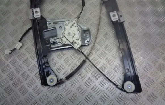 Mercedes-Benz C W203 Front door window regulator with motor A2118201742