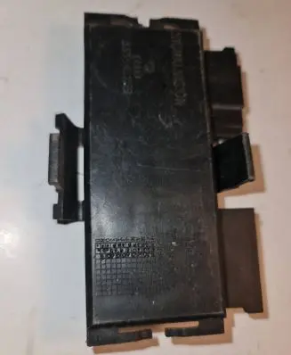 Volkswagen PASSAT B3 Tail light bulb cover holder 333945259