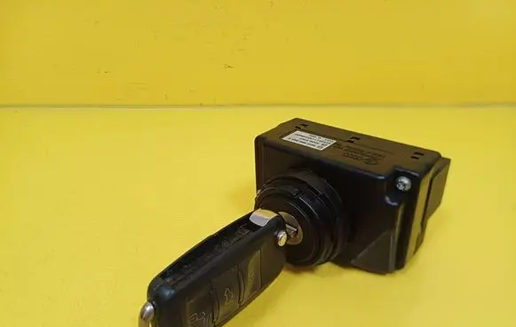 Volkswagen Touareg I Ignition lock 3D0905865E