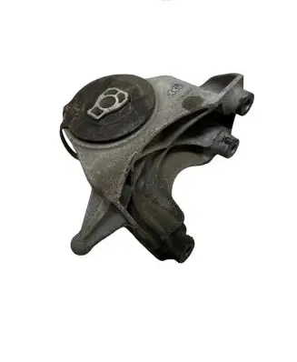 Chevrolet Captiva Engine mount bracket