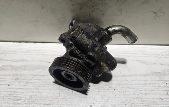 Peugeot 605 Power steering pump 7849701