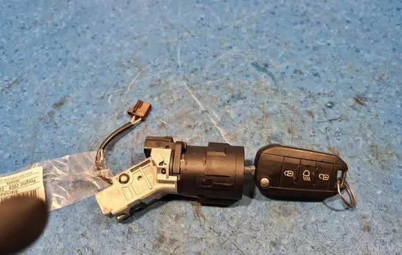 Peugeot 2008 I Ignition lock 9663123380