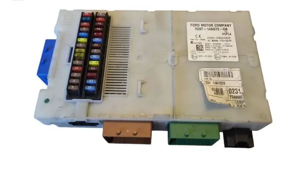 Ford Mondeo MK IV Fuse module 7G9T14A073DB