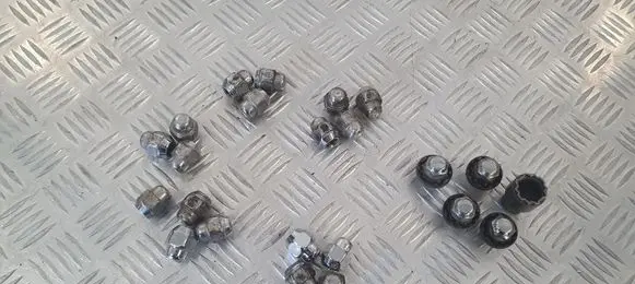 Hyundai i30 Anti-theft wheel nuts and lock PU10741