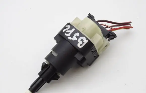 Volkswagen PASSAT B5.5 Brake pedal sensor switch 1K2945511