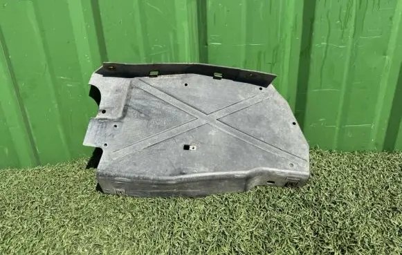 Opel Vivaro Engine splash shield/under tray 91166375 8200048526
