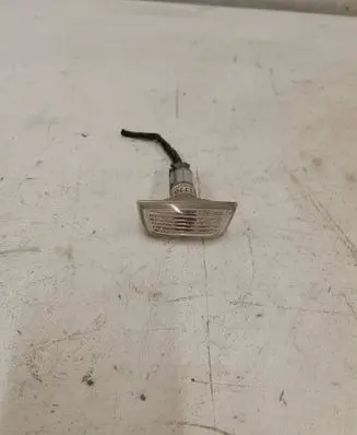 Chevrolet Orlando Front fender indicator light 95931770