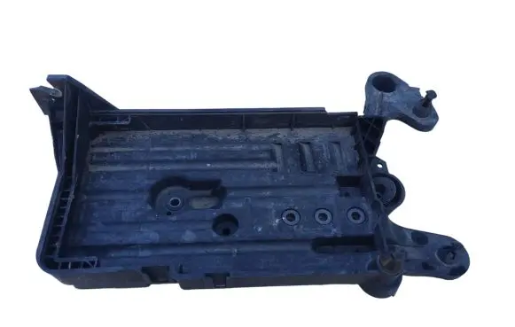 Volkswagen PASSAT B8 Battery tray 5Q0915321H 5Q0915331J