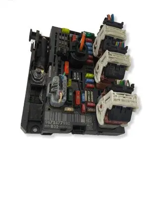Peugeot 3008 I Fuse box set 9675877980