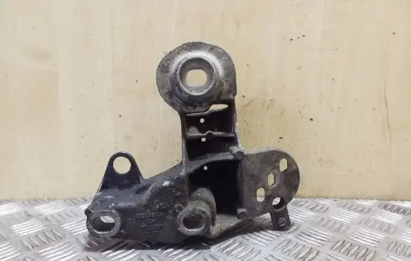 Audi A6 S6 C5 4B Engine mounting bracket 4B0199352B