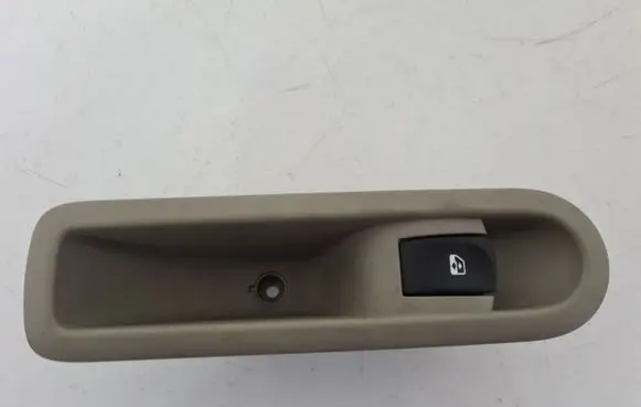 Renault Modus Electric window control switch 8200635069